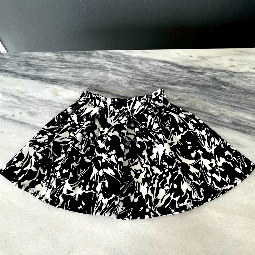 Pleated black and white skirt from Hollister